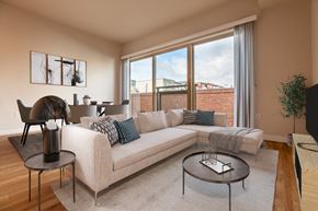 Seattle apartment for rent - spacious and cozy living rooms