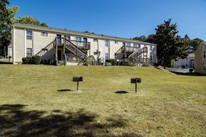 Mableton apartment for rent - Outdoor grilling area at Mableton Ridge Apartments in Mableton, GA, near Douglasville.