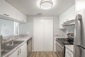 Kissimmee apartment for rent - Pet-Friendly Apartments in Kissimmee, FL- Mirador at Woodside - Gourmet Kitchen with Pantry and Cabinet Space