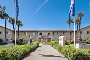 Gilroy apartment for rent - Mission park leasing office