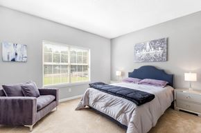 Stockbridge apartment for rent - St. Ives Crossing apartments in Stockbridge Georgia photo of bedroom with large window