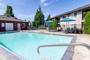 Vancouver apartment for rent - 1-Bedroom Apartments in Vancouver, WA - Reflections at the Park - Sparkling Swimming Pool with Wading Pool, Daybeds, Tables, Chairs, And Umbrellas