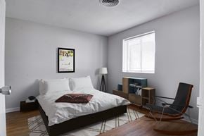 Hyde Park apartment for rent - bedroom with large window