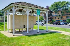 Hyde Park apartment for rent - mailbox area