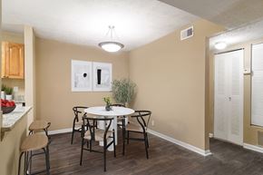 Marietta apartment for rent - Bright and spacious dining room at Stratford Ridge Apartments in Marietta, GA, ideal for family meals and social gatherings.