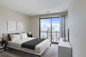 Stamford apartment for rent - bedroom with balcony