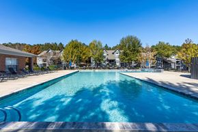 Hattiesburg apartment for rent - Twin Oaks Apartments in Hattiesburg Mississippi photo of resort-style pool