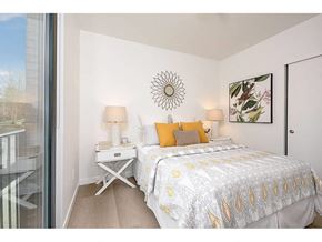 Seattle apartment for rent - Bedroom with Juliette balcony
