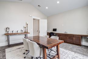 Rosenberg apartment for rent - a conference room with a wooden table and chairs
