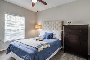 Rosenberg apartment for rent - a bedroom with carpet floor and doors and ceiling fan