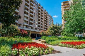 Washington apartment for rent - A building with a garden in front of it.