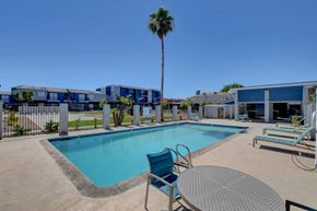 Henderson apartment for rent - our resort style swimming pool at our apartments in the city of palm springs