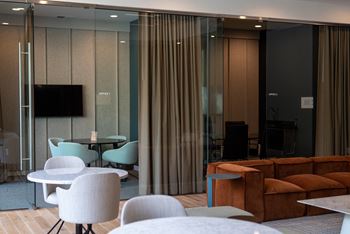 Work-from-home cafe + private conference rooms