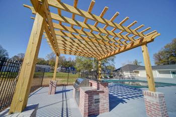 Outdoor kitchen & grill