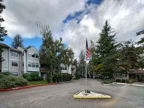 Everett apartment for rent - a flag pole in the middle of an empty street
