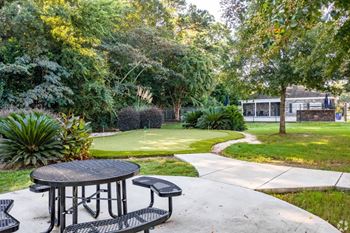Golf putting green