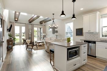 Eat-in kitchens with central island