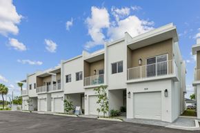 Pompano Beach townhouse for rent - exterior of luxury two story townhomes with attached garages in Pompano Beach Florida homes for rent