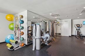 Miami apartment for rent - Fitness center with modern equipment at Downtown Miami apartments near Brickell
