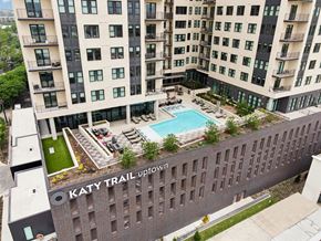 Dallas apartment for rent - A large building with a pool in the middle of it.