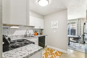 Norcross apartment for rent - Updated kitchen with stainless steel appliances and granite countertops at Elliot Norcross