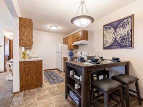 Saint Cloud apartment for rent - Kitchen and dining area in Uppertown Apartments