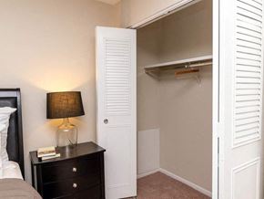 Okemos apartment for rent - apartment bedroom with closet