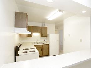Decatur apartment for rent - Kitchen with Breakfast Bar in Apartment