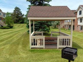 Waterford apartment for rent - resident grill area in Waterford MI