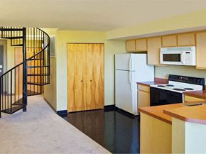 Cleveland townhouse for rent - Loft with Spiral Staircase