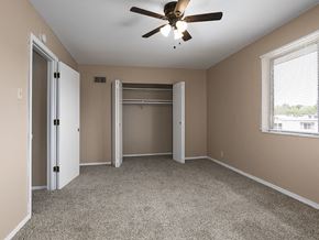 Overland townhouse for rent - large closets at St. Louis Apartments