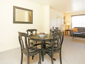 Rantoul townhouse for rent - dining room at Golfview Village Townhomes