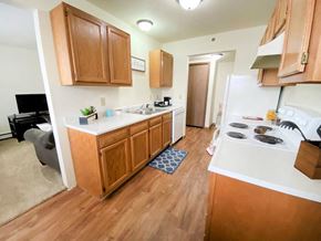 Holland apartment for rent - Crown Pointe Apartments Kitchen