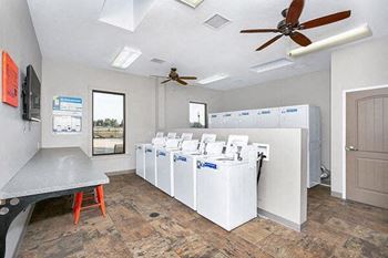 24/7 Laundry facilities