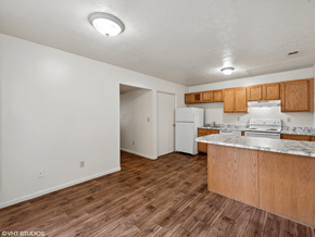 Fairfield townhouse for rent - apartment kitchen at Arbor Pointe