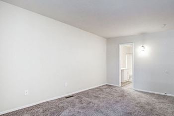 2 & 3 Bedroom apartments with 2 baths
