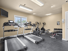 Davenport townhouse for rent - the fitness center at Candlelight Park in Davenport, IA