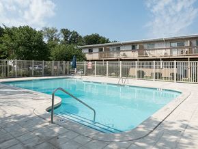 Overland townhouse for rent - Swimming pool at Emerald Crossing Apartments
