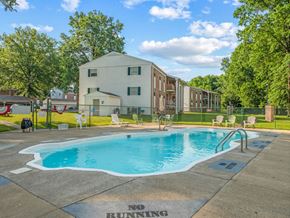 Niles apartment for rent - apartment complex with outdoor pool