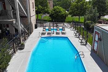 Extensive pool deck