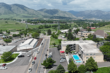 Easy access to i-70 & 6th avenue