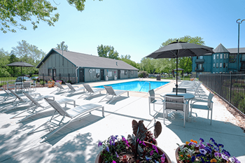 Swimming pool & sundeck