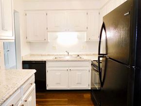 Kettering apartment for rent - kitchen with appliances in Kettering, Ohio 