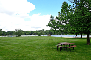 Large courtyard with picnic areas