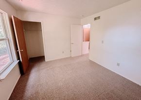 Columbus townhouse for rent - a bedroom with a carpeted floor and a door to a closet