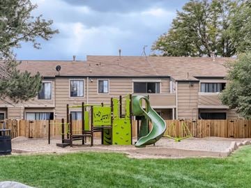 Aurora townhouse for rent - Meadow Lark Apartments
