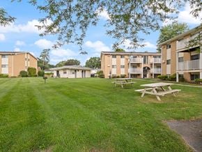 Toledo apartment for rent - our apartments are located in a grassy area with picnic tables
