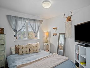 Gunnison apartment for rent - bedroom with overhead window 