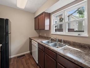 Newark townhouse for rent - apartment kitchen with double bowl sink