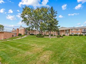 Flint apartment for rent - large open grassy space at miller west apartments